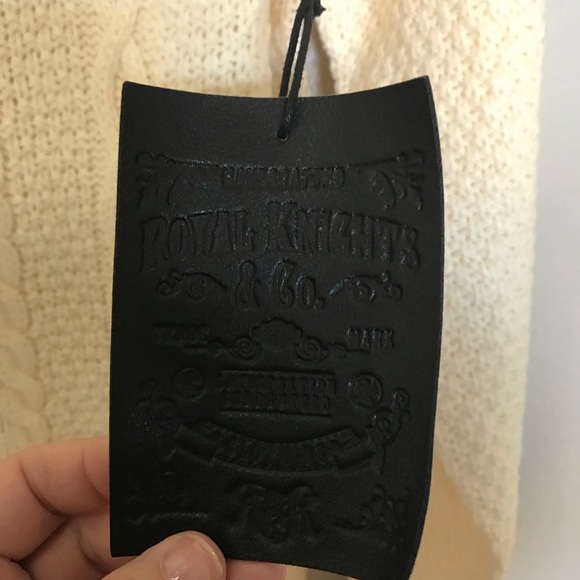 Royal Knights NWT Cable Knit Ivory Med Pullover - Picture 2 of 5